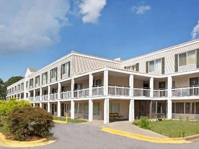 Hotel Baymont By Wyndham Atlanta Airport South