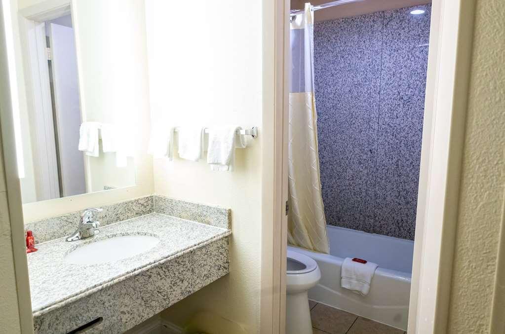 Baymont By Wyndham Atlanta Airport South Hotel