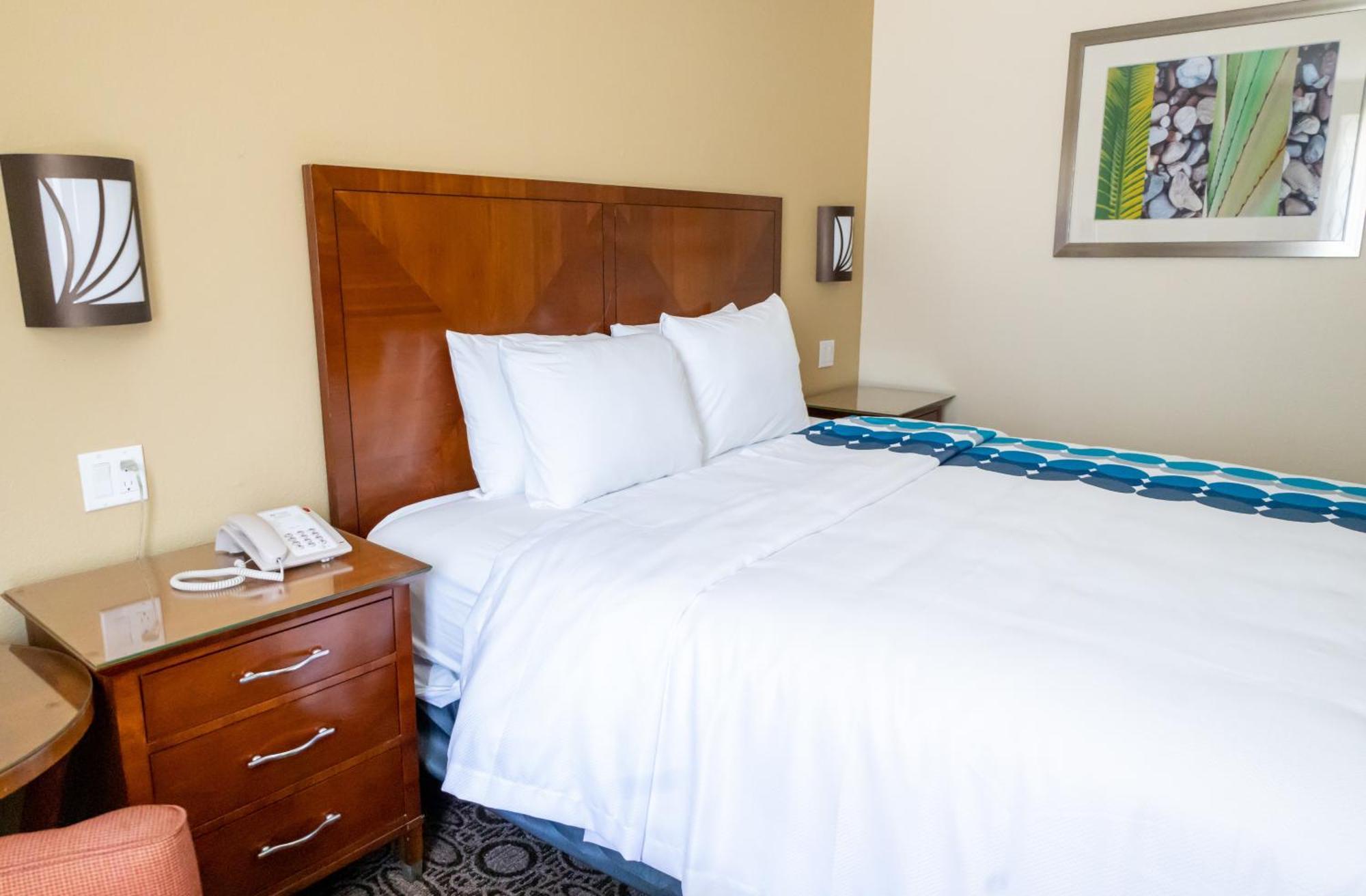 Baymont By Wyndham Atlanta Airport South Hotel College Park