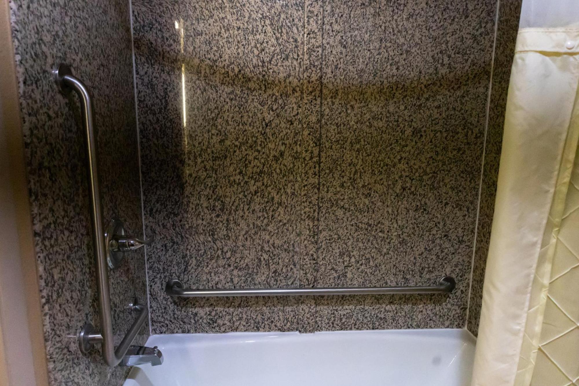 Baymont By Wyndham Atlanta Airport South Hotel 3*