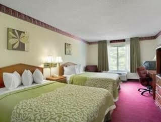 Hotel Baymont By Wyndham College Park Atlanta Airport South College Park
